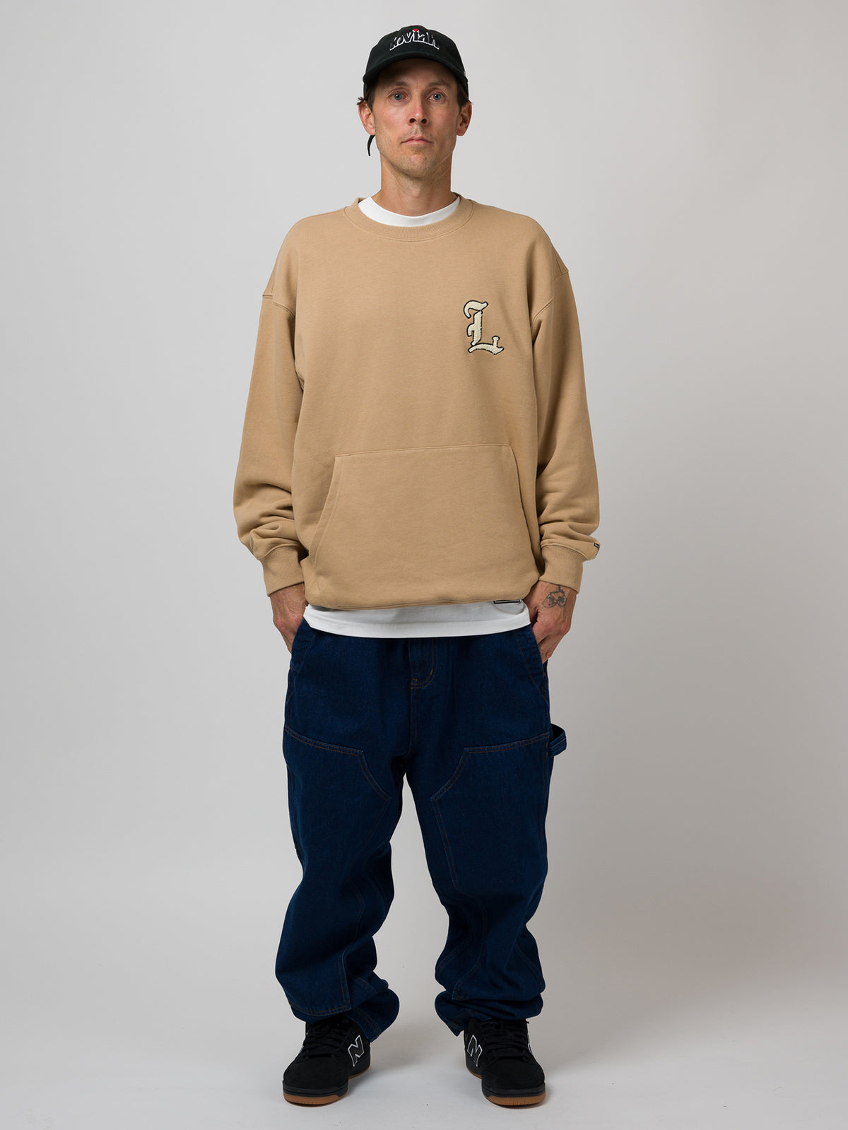 L POCKET CREWNECK TAN