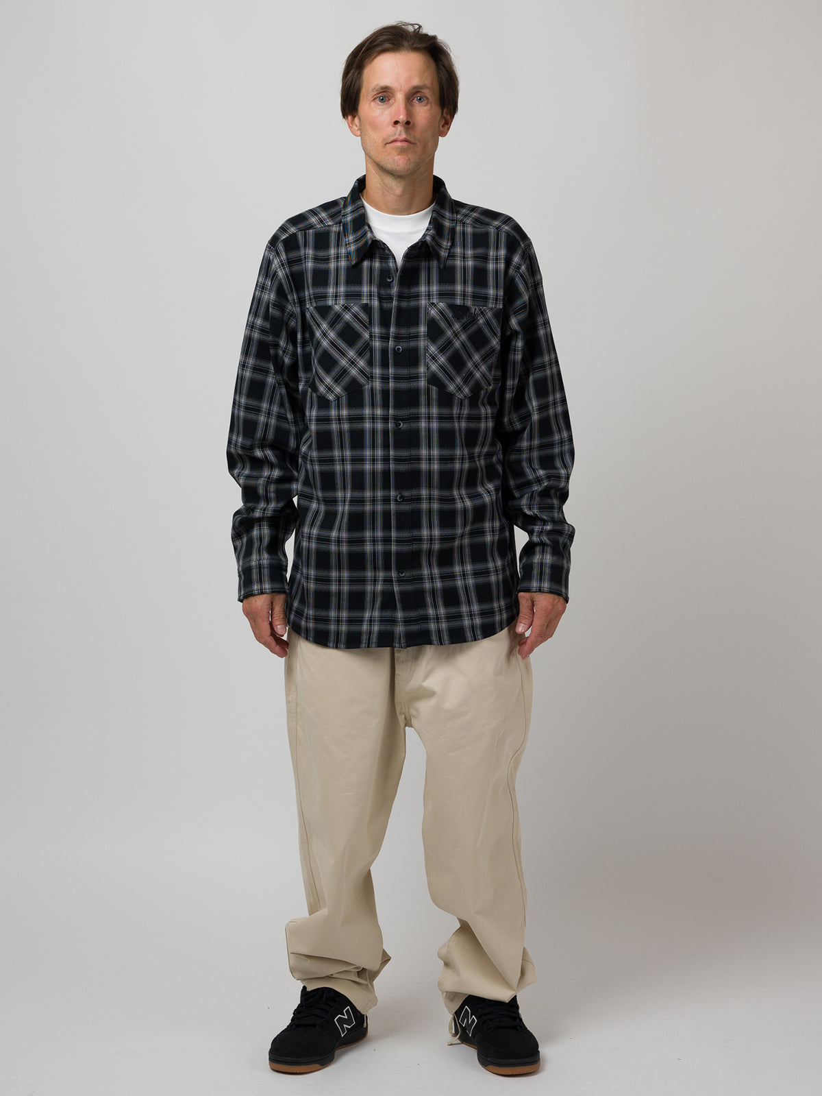 BASIC FLANNEL BUTTON UP SHIRT BLACK