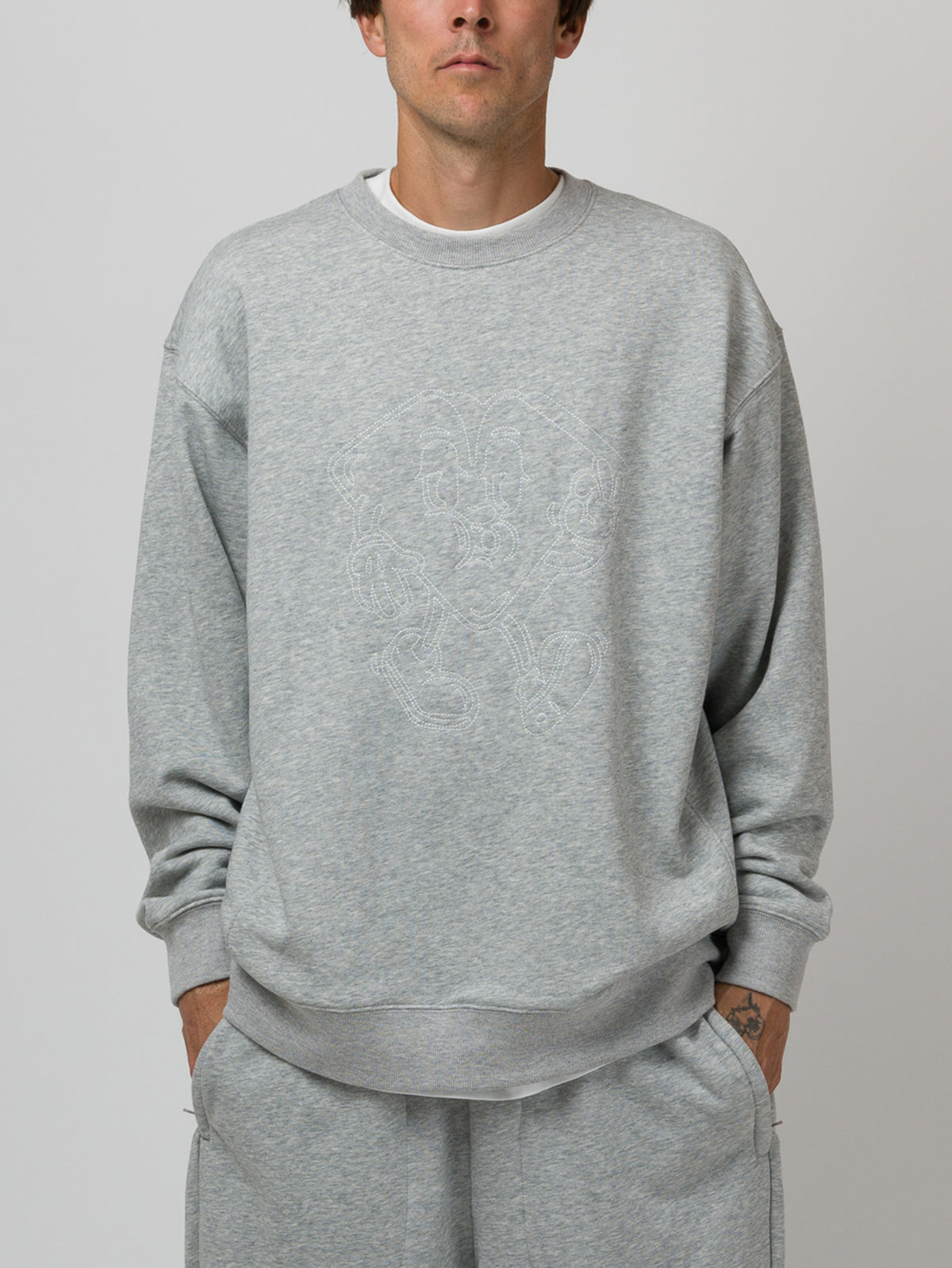 SEWN HEARTMAN CREWNECK HEATHER GREY